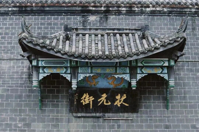 不敢想象周一的午后，走在沱江旁吹风有多舒服~