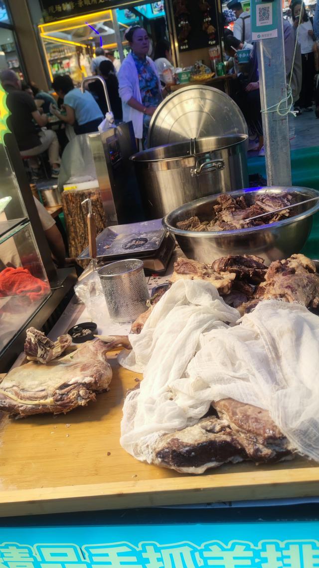 从美食贫乏且贵的拉萨到面食牛羊肉相对便宜的西宁了