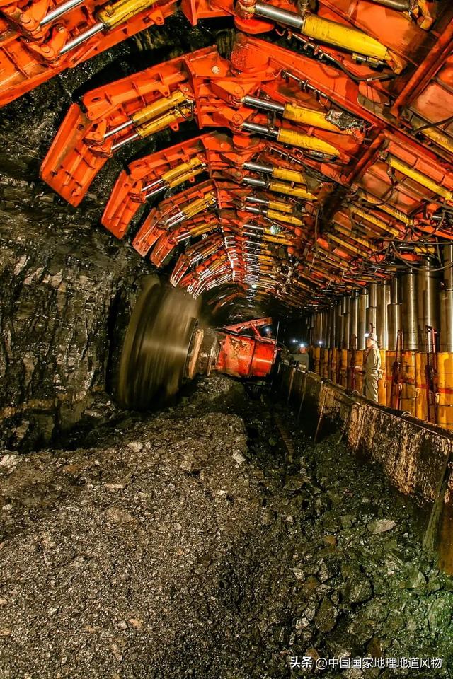 全球发电量第一的中国，为啥还在铆足劲建发电站？