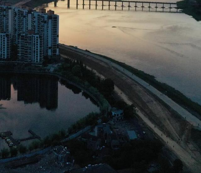 《小兵传奇》：那个在网吧追更的少年，现在还好吗？