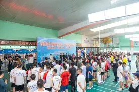 “羽”军同行赛出精气神 铁西举办退役军人羽毛球友谊赛图片