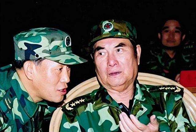 他是中央军委原副主席，55年被授少校军衔，93年又被提拔为上将