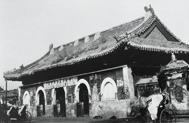 32年前一场大火，北京地标商圈传奇就此陨落，重建后热闹喧嚣不再