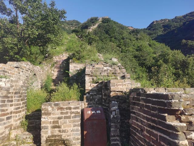 长城青山关初秋晨景