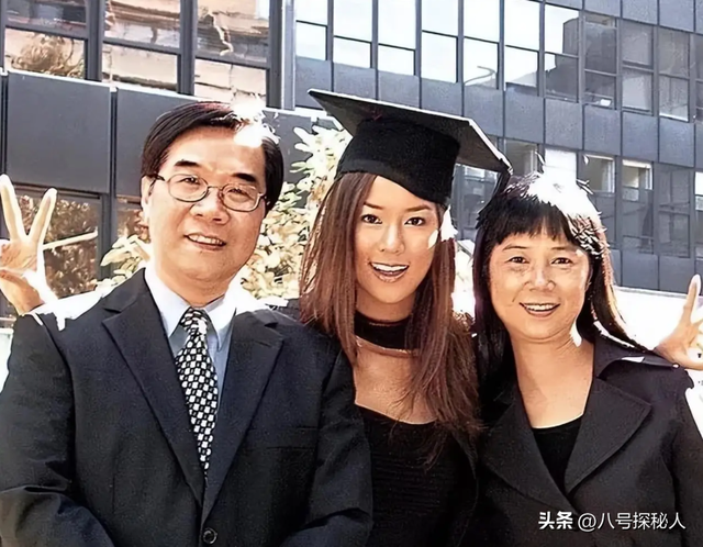 她14岁已是“人间尤物”，被首富看中花10亿娶回家，8年生了四胎