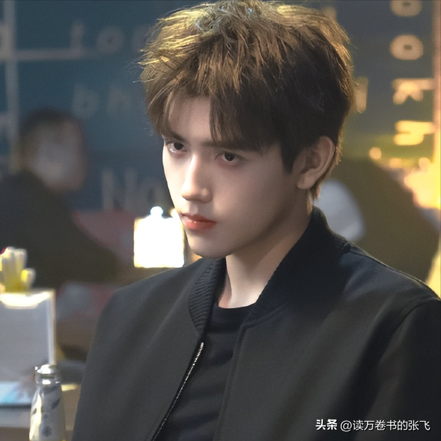 长得太美被导演占为己有，4年后生下大明星儿子，17岁就成男一号