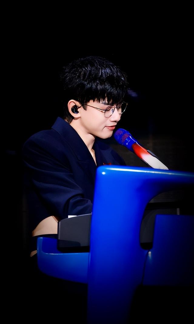 央媒发文，高调官宣42岁张杰喜讯，全网恭喜，终于等到这一天