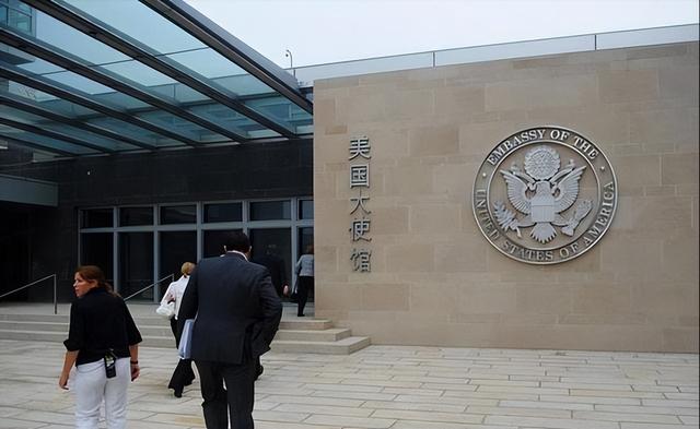 美大使馆通告中国，不准喷射水炮，南海进入混合战	，6颗钉子要除