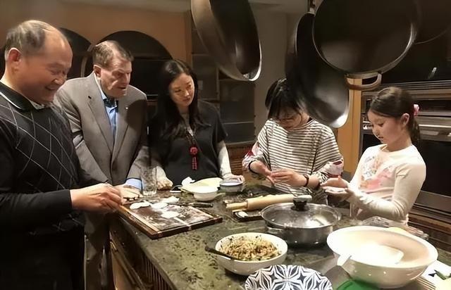 凤凰卫视记者隗静：嫁大30岁美军少将，不满丈夫聊国防话题避开她