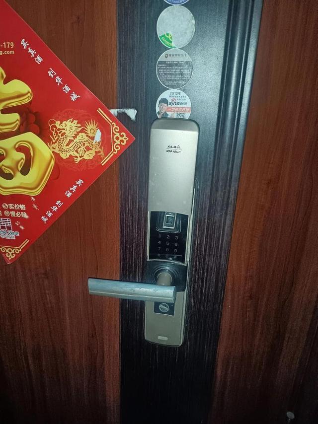 “指纹锁”正逐渐退出中国家庭？听开锁师傅说完，我才恍然大悟！