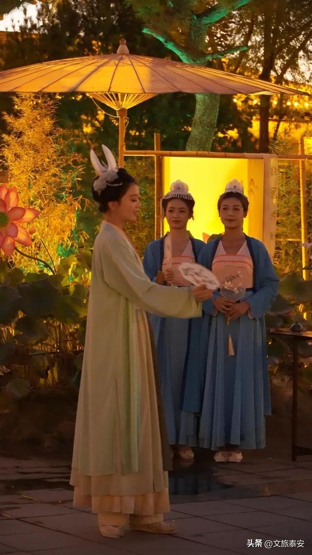 飞檐染月色，恰是不夜天！华灯织就下的大宋不夜城太美啦！