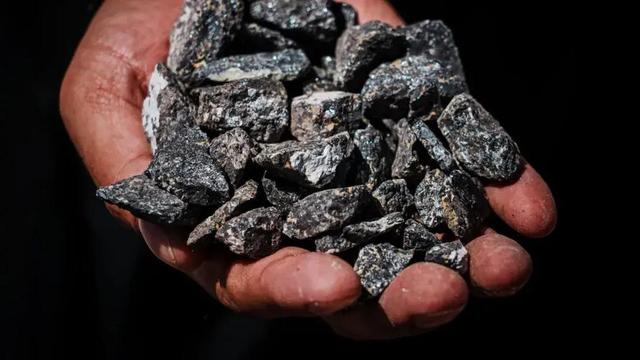 高市早苗对华正式“宣战”！中国两邻居站队日本	，特朗普告示全球