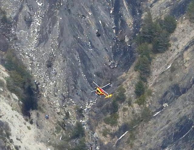机长上厕所，副机长驾驶飞机直撞阿尔卑斯山，机上150人全部遇难
