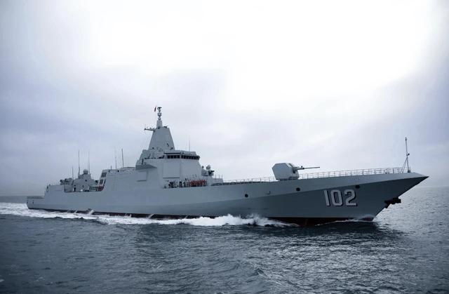 央视官宣！中国航母福建舰正式入列，人民海军迈入三航母时代