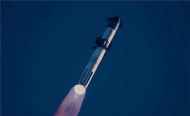 星舰火箭试飞成功！特朗普：要把美国星条旗插上火星