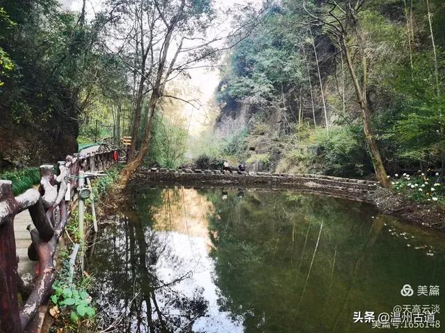 这处以丹霞地貌而闻名的名胜奇观，风光奇绝值得一去！