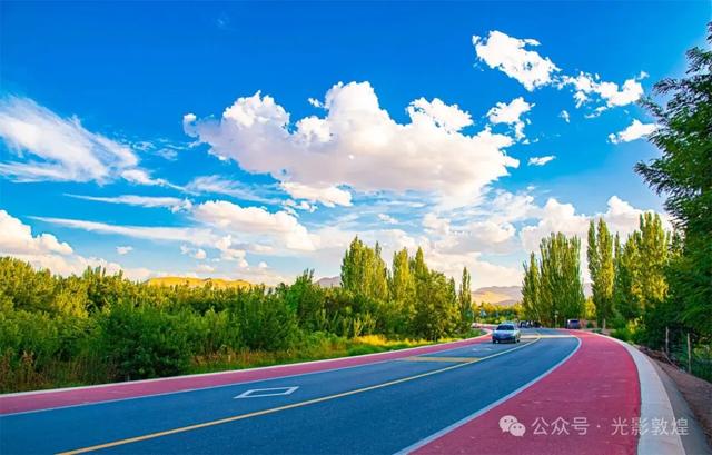 秋天:鸣沙山景观大道成为敦煌最美观光公路