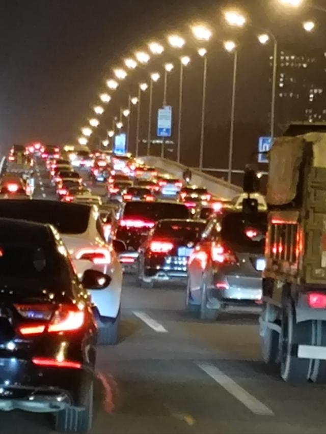 特斯拉Waymo都在犯同一个错误？专家曝光：完美AI是最危险的幻想