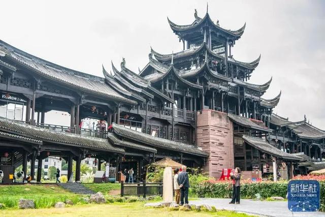 清清濯水：洗尽铅华见本心