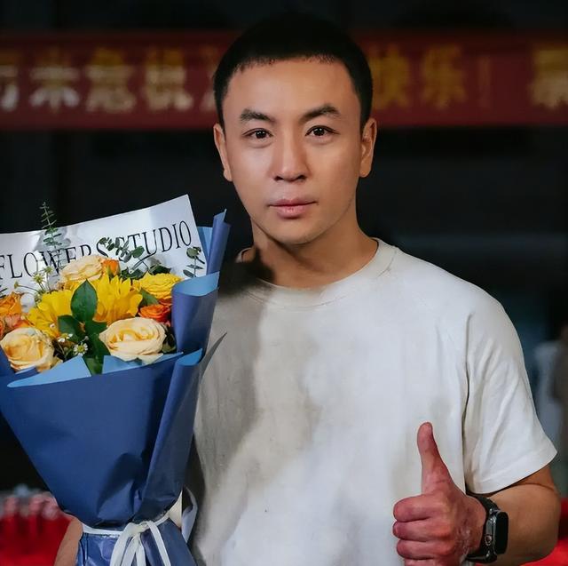 释永信被带走调查不到4个月，释小龙近况曝出，一点都不意外