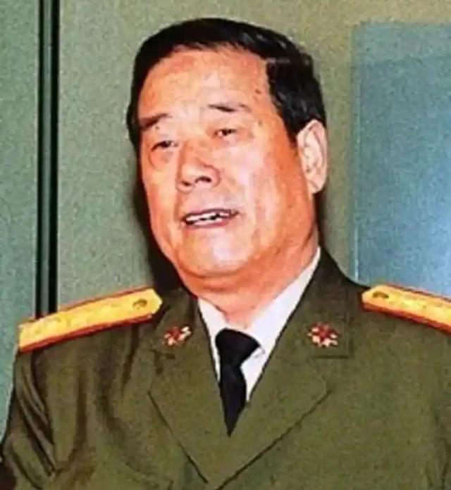 1992年产生的6位军委成员，遍布四大野战军，各担任什么职务？
