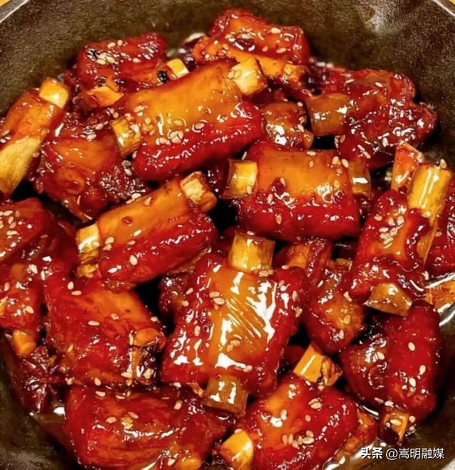 自在嵩明丨一站式遛娃、美食、运动！银杏广场的夜太会玩