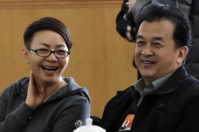 “免职风波”10年后，再看黄宏现状，才明白当初我们冤枉李双江了