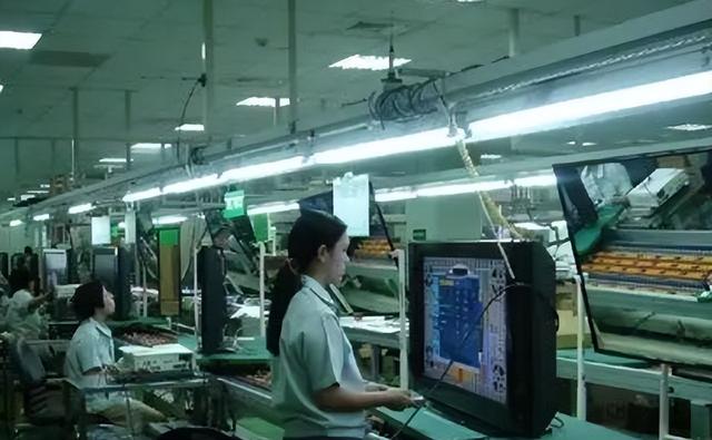 温铁军：中国被美国扒掉了两层皮	，竟还有人妄想让中国做美的助手