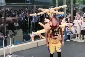 模仿科比坠机哗众取宠 竟无人阻止，到底是人性扭曲还是利益驱使?图片