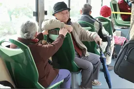 行风帮你问丨红山通APP如何进行线上敬老卡年审应该如何操作？图片