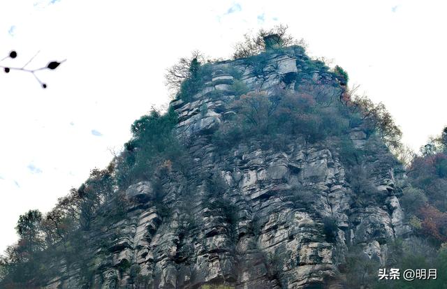 龙洞胜境尤奇崛