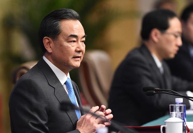 印度对华彻底变脸，当着王毅的面，印方做重大承诺，让美彻底破防
