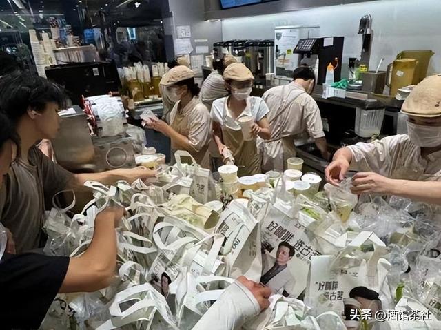 外卖大战烧钱真相！巨头狂撒千亿背后，老百姓能捞到啥实惠？