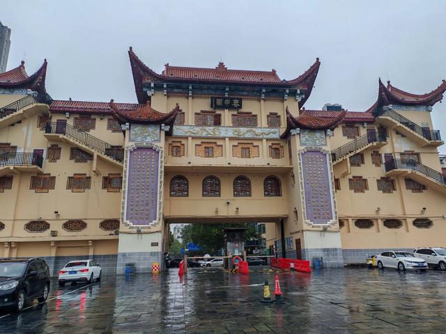 2025北京到海南行程第七天：离湖北过长江进湖南，雨中游“诗墙”