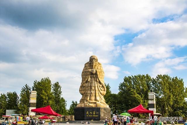 六旬老汉三个月打赏女主播50万？女儿这回坚决支持父母离婚！