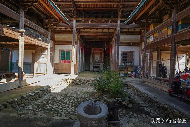 走遍福建古村落，白云山下龙溪畔，一座“城堡式”百年古民居