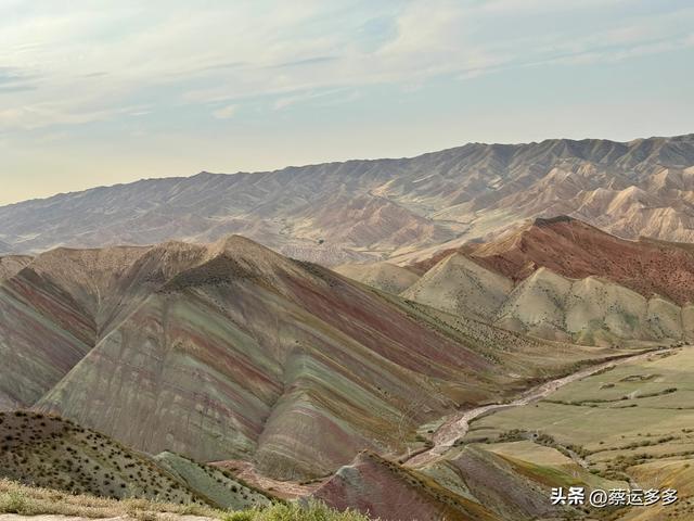 努尔加的七彩丹霞壮美如油画