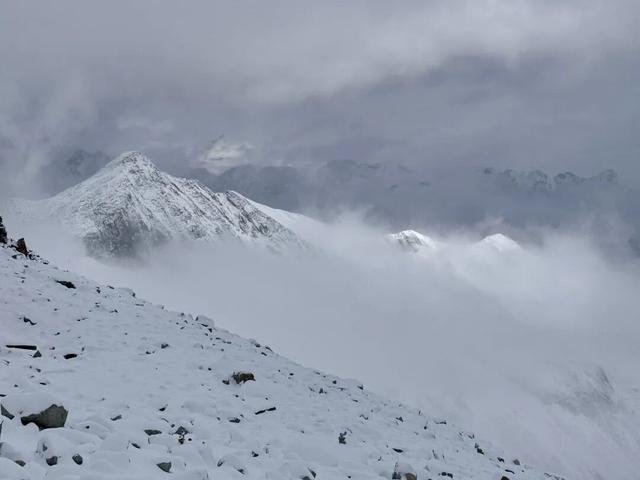 达古冰川下雪啦！雪域浪漫+烟火温柔，攻略请收好！