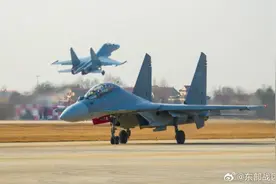 空军年底亮出苏-27UBK训练照，网友：服役30年的老飞机还没退役？图片