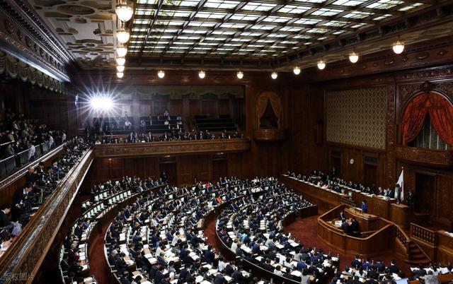 不用给中国道歉了？高市早苗找好退路	，烂摊子丢给下个“继任者	”