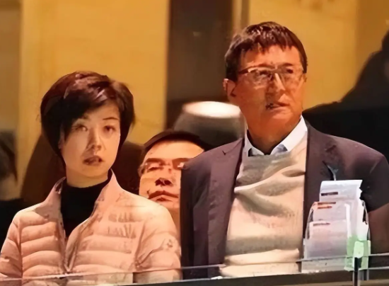 恩爱了16年抵不过现实残酷，44张怡宁绚烂如花，64岁徐威逐渐衰老