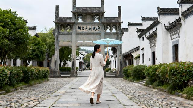 水墨丹青入画：西递宏村一日，邂逅徽派古村的千年风雅与水墨画卷