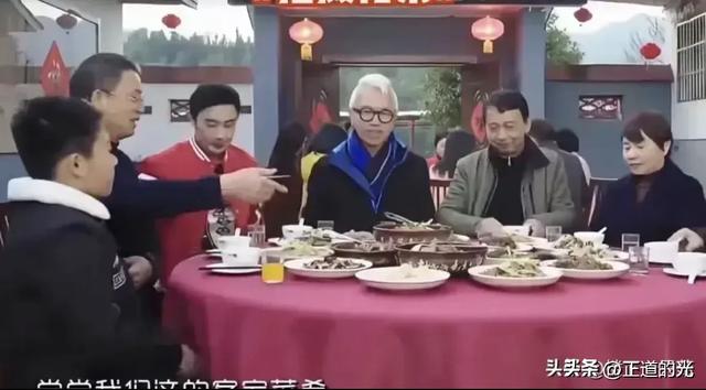 唐嫣现身罗晋父亲葬礼 一身黑衣搀扶着罗晋妈妈 夫妻合体破离婚传闻