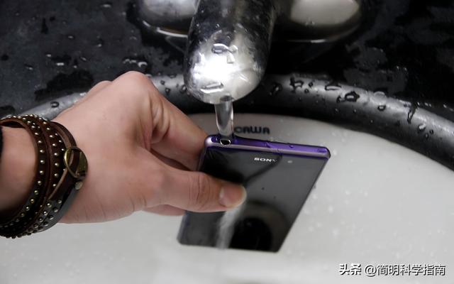 虚假变焦、厚度掺水、充电造假，智能手机8大营销套路背后的真相