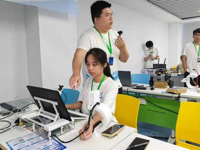 2025全国大学生嵌入式芯片与系统设计竞赛应用赛道总决赛圆满闭幕