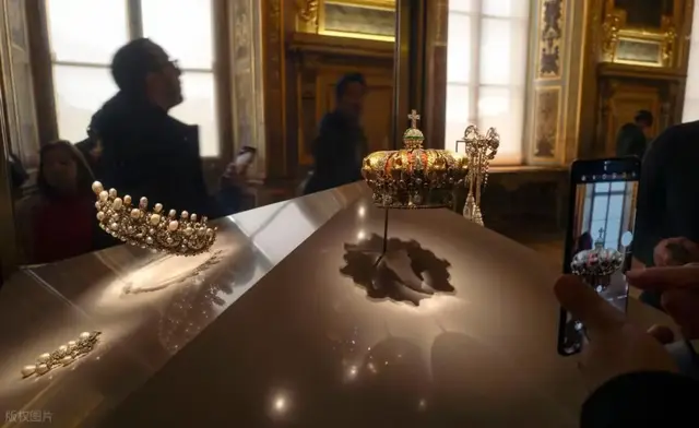 中国经济到中国人经济？死亡率最高的徒步路线？卢浮宫惊天大盗？