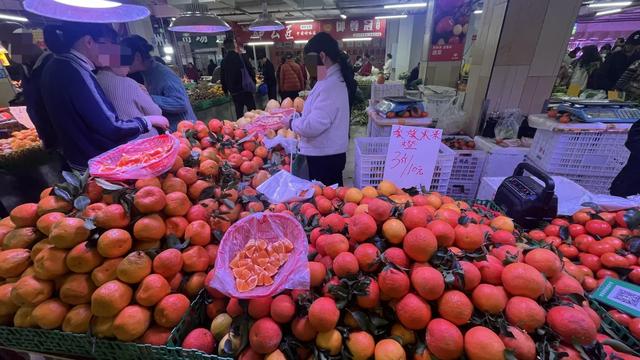 轨道直达的赶场地！地方超大，东西多，买菜这些超方便