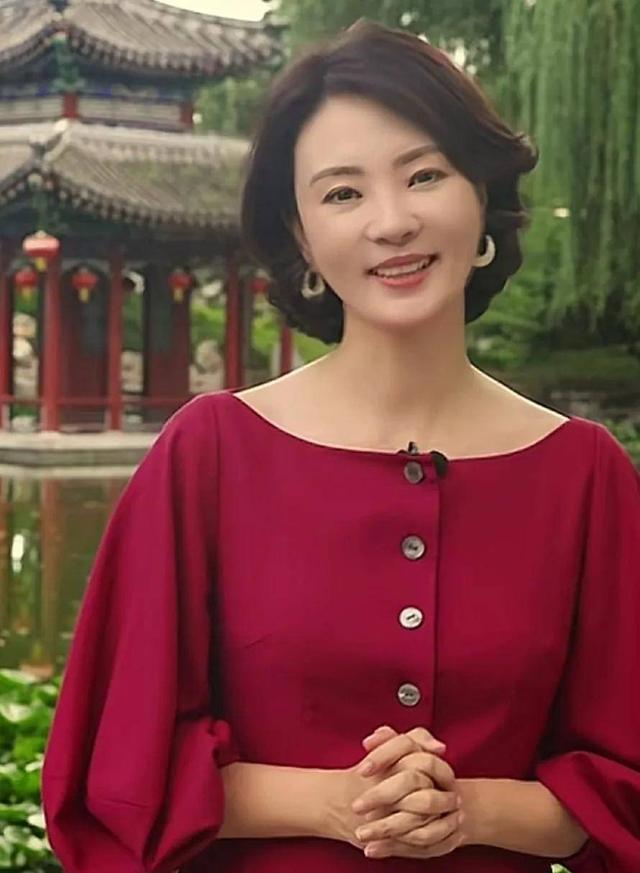 央视最惨女主持，男友判死缓，丈夫惨死狱中，48岁又被释永信牵连
