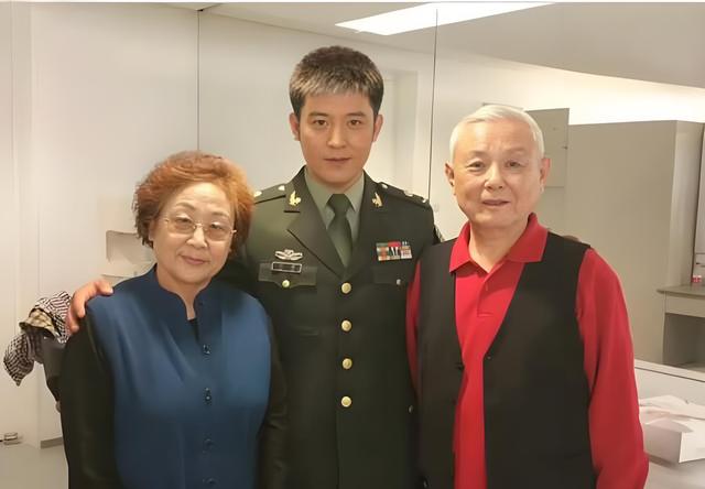 无辜孙涛被网暴气哭！低调妻子受牵连，他今年不参加央视春晚