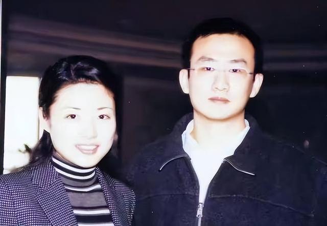 她是“央视一姐”，结婚12年选择离婚，坦然：婚姻给我的尽是痛苦